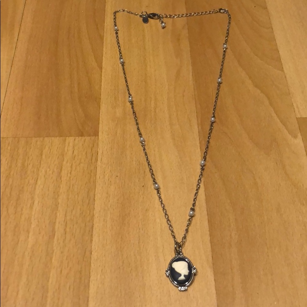 LIA SOPHIA PENDANT BUST NECKLACE RARE